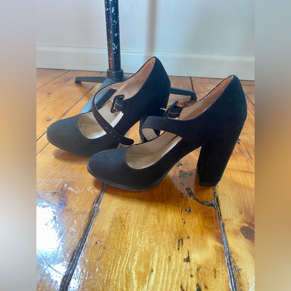 Mix No. 6 Black velvet mary jane strappy buckle pump size 6.5